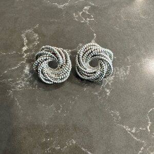 3/$25 🤗 Elegant twist knot Silver Swirl Earrings